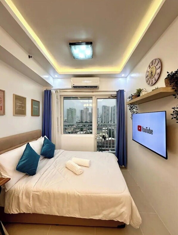 Family Studio, 1 Double Bed with Sofa bed, Balcony, City View | Premium bedding, pillowtop beds, minibar, individually furnished