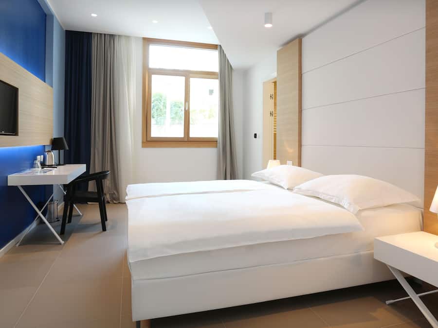 Deluxe Double Room | In-room safe, desk, free cribs/infant beds, free WiFi
