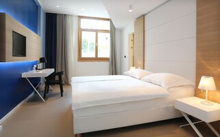 Deluxe Double Room | Peti besi dalam bilik, meja, katil bayi/kot (percuma), Wi-fi percuma 