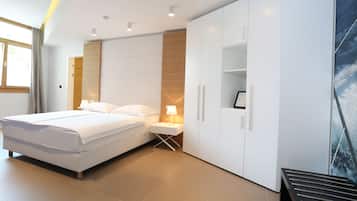 Deluxe Double Room | In-room safe, desk, free cribs/infant beds, free WiFi