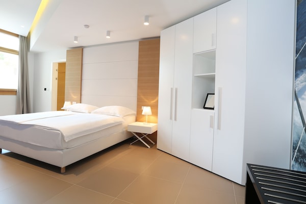 Habitación Deluxe doble | Caja fuerte, escritorio, cunas gratuitas y wifi gratis