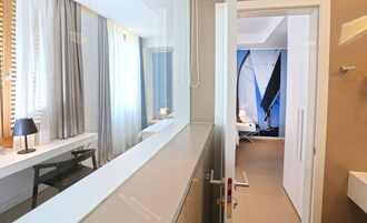 Deluxe Double Room, Sea View | Bilik Mandi | Pancuran mandi, kelengkapan dandanan diri percuma, pengering rambut 