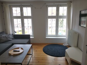 Family Apartment, 2 Bedrooms | 1 bedroom, desk, soundproofing, iron/ironing board - Apartamenty Gdańsk - Apartament Długa (Gdansk)