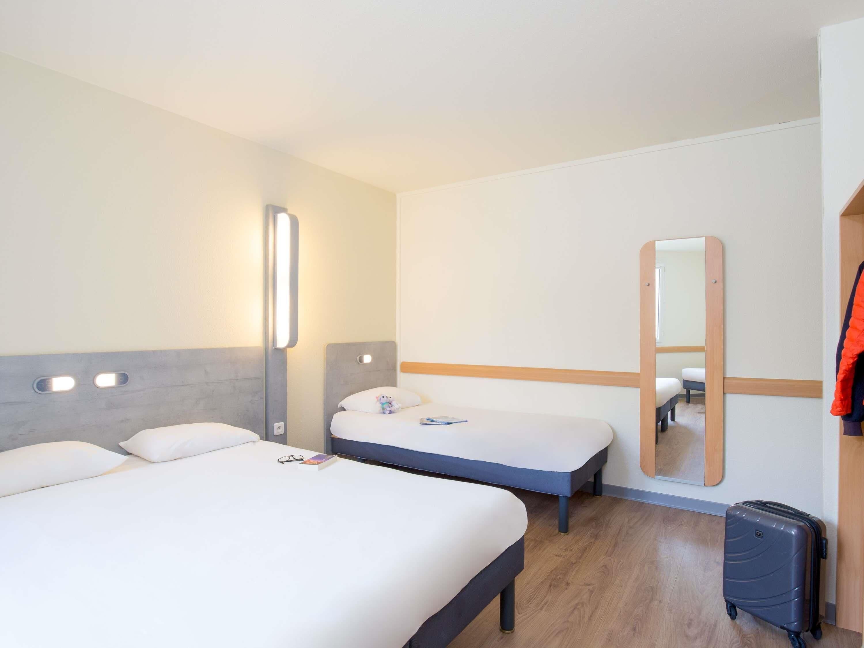 Desk, free WiFi, bed sheets