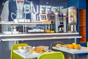 Daily buffet breakfast for a fee - ibis budget Aubagne Les Paluds Agora (Aubagne)