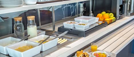 TĂ€gliches FrĂŒhstĂŒcksbuffet (9.90 EUR pro Person)