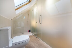 Comfort Apartment, 2 Bedrooms, Kitchen | Bathroom