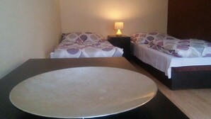 1 bedroom, desk, iron/ironing board, cribs (free) - Apartamenty Gdańsk - Apartament Mariacka (Gdansk)