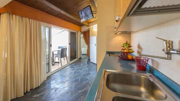 Panoramic Apartment, 2 Bedrooms, Terrace (6 adults) | Private kitchen | Fridge, microwave, stovetop, cookware/dishes/utensils
