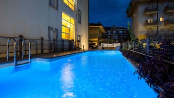 Außenpool, Liegestühle