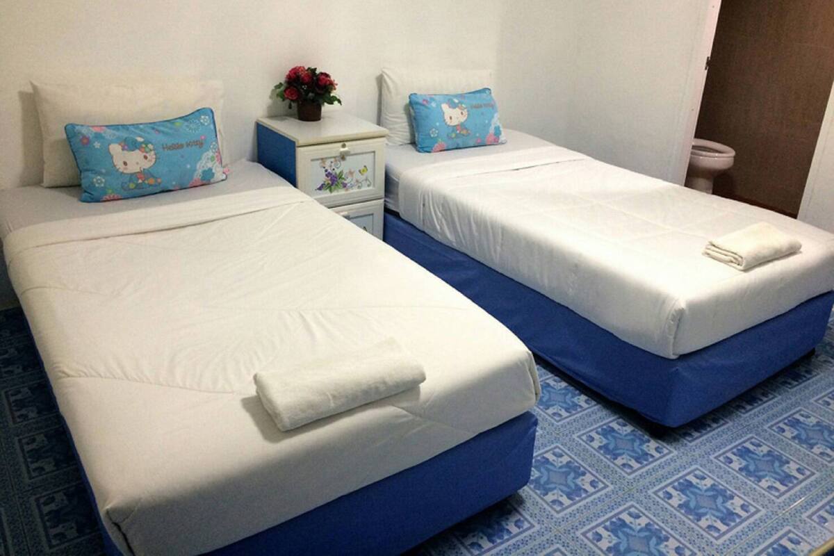 Rollaway beds, free WiFi