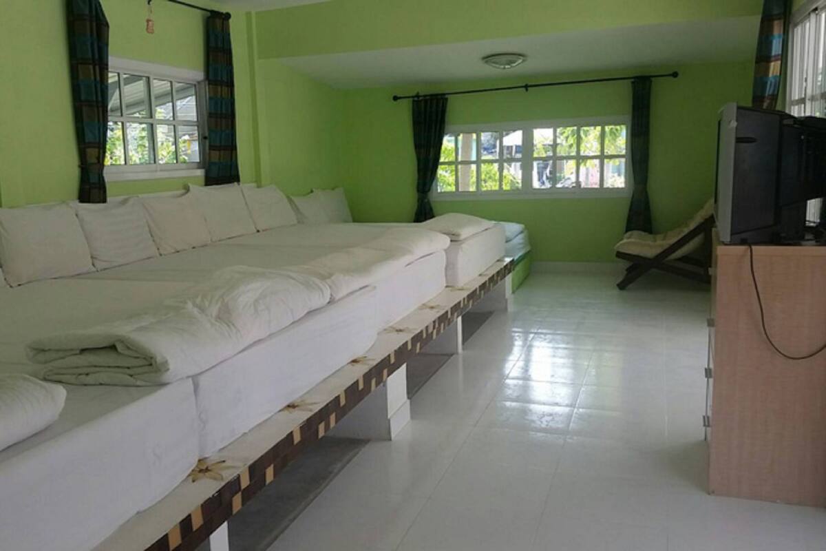 Rollaway beds, free WiFi