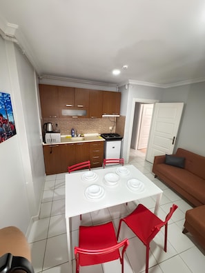 2 bedrooms, in-room safe, desk, free WiFi - Istanbul Family Apartment (Istanbul)