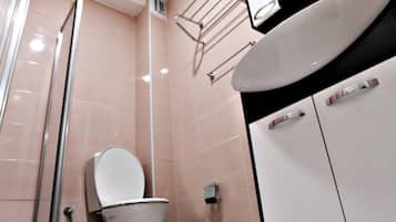 Ducha, artículos de higiene personal gratuitos y secador de pelo