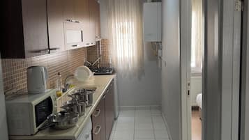 Refrigerador, microondas, placa de cocina, tetera/pava eléctrica