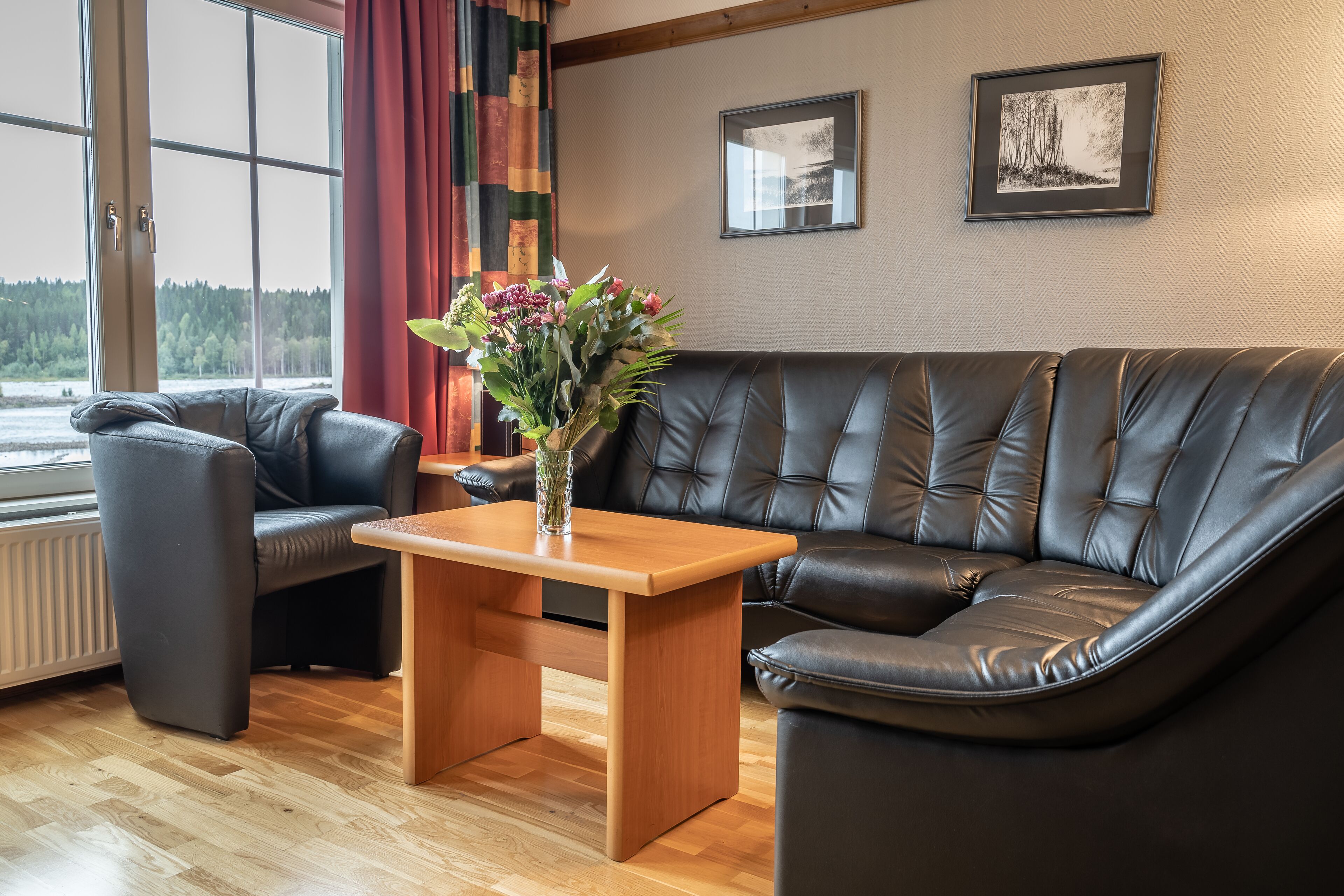 twin room | desk, iron/ironing board, free cots/infant beds, rollaway beds