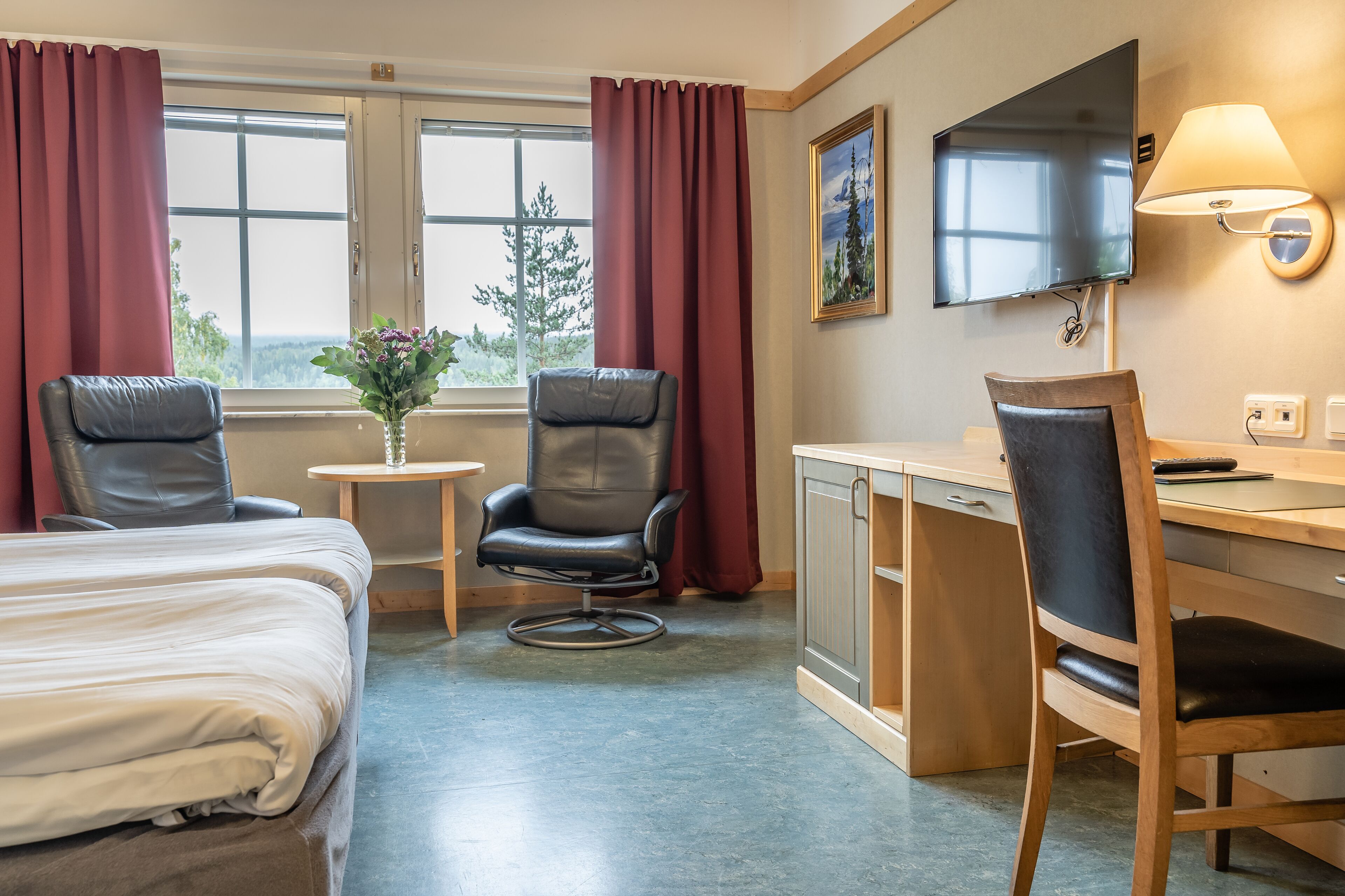 double room | desk, iron/ironing board, free cots/infant beds, rollaway beds