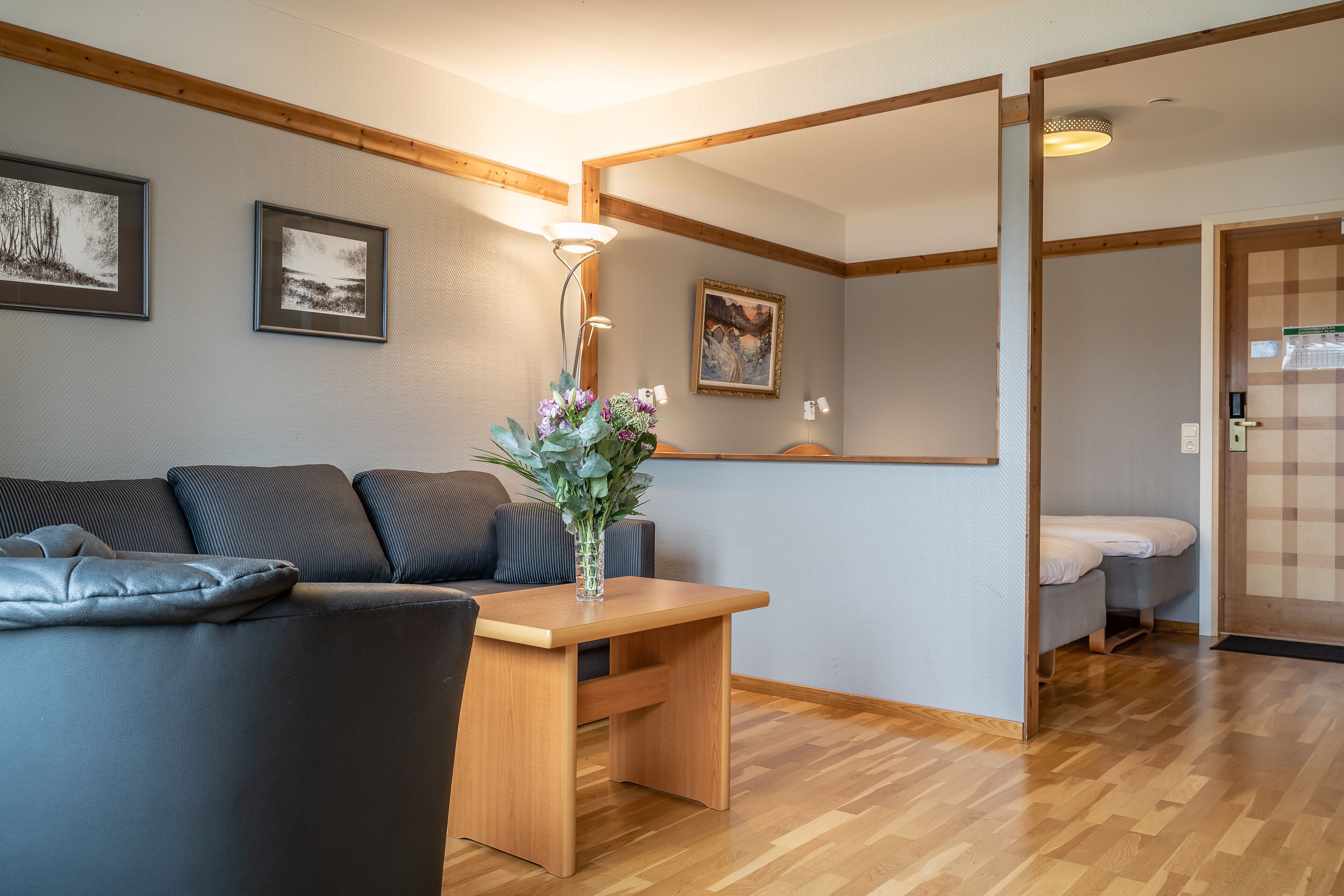 twin room | desk, iron/ironing board, free cots/infant beds, rollaway beds