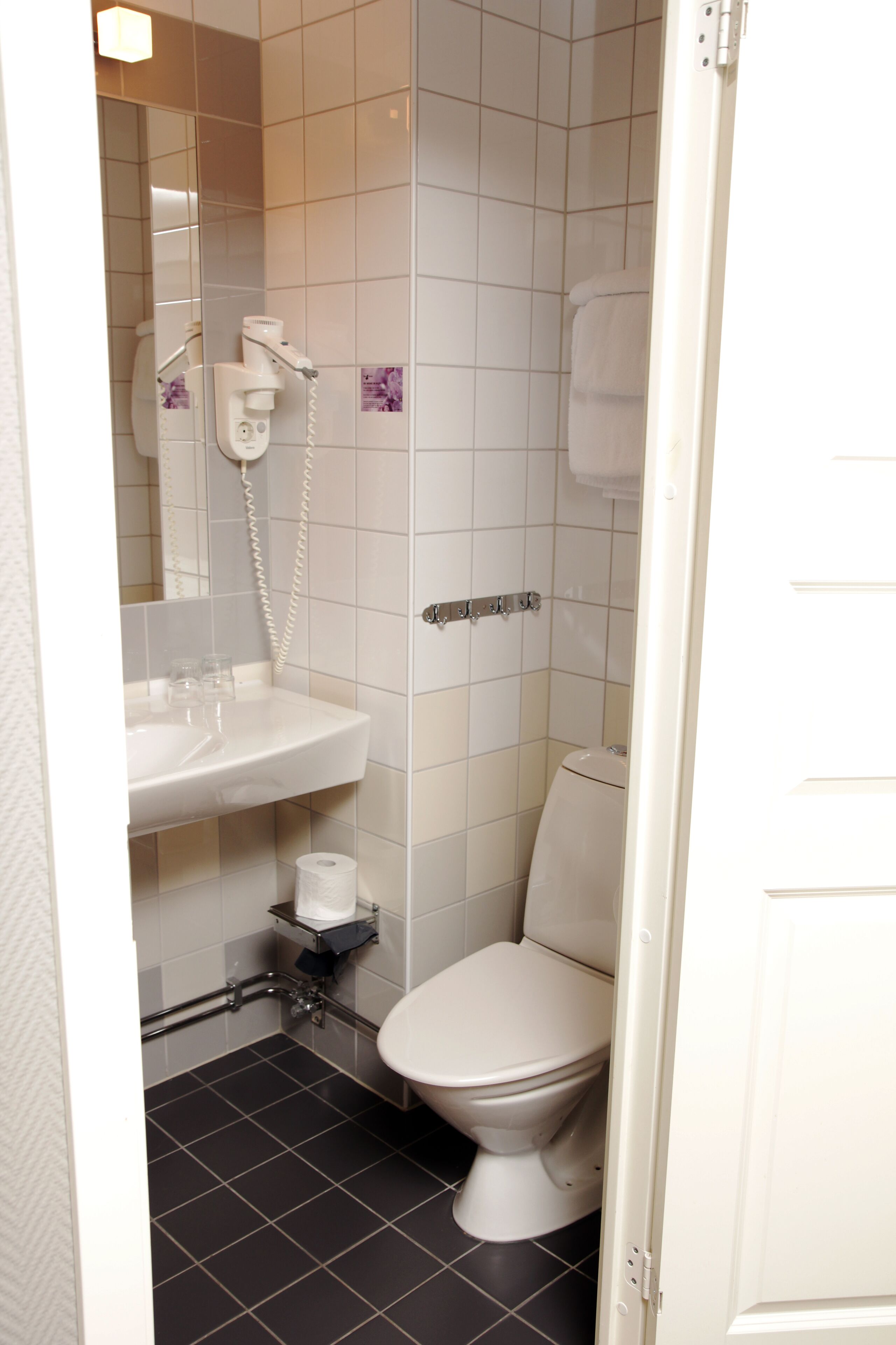 twin room | bathroom | hair dryer, towels