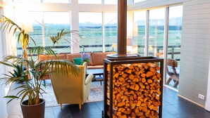 Lobby-lounge