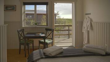 Kahden hengen standard-huone (yksi tai kaksi sänkyä) | Työpöytä, silitysrauta/-lauta, ilmainen Wi-Fi, vuodevaatteet