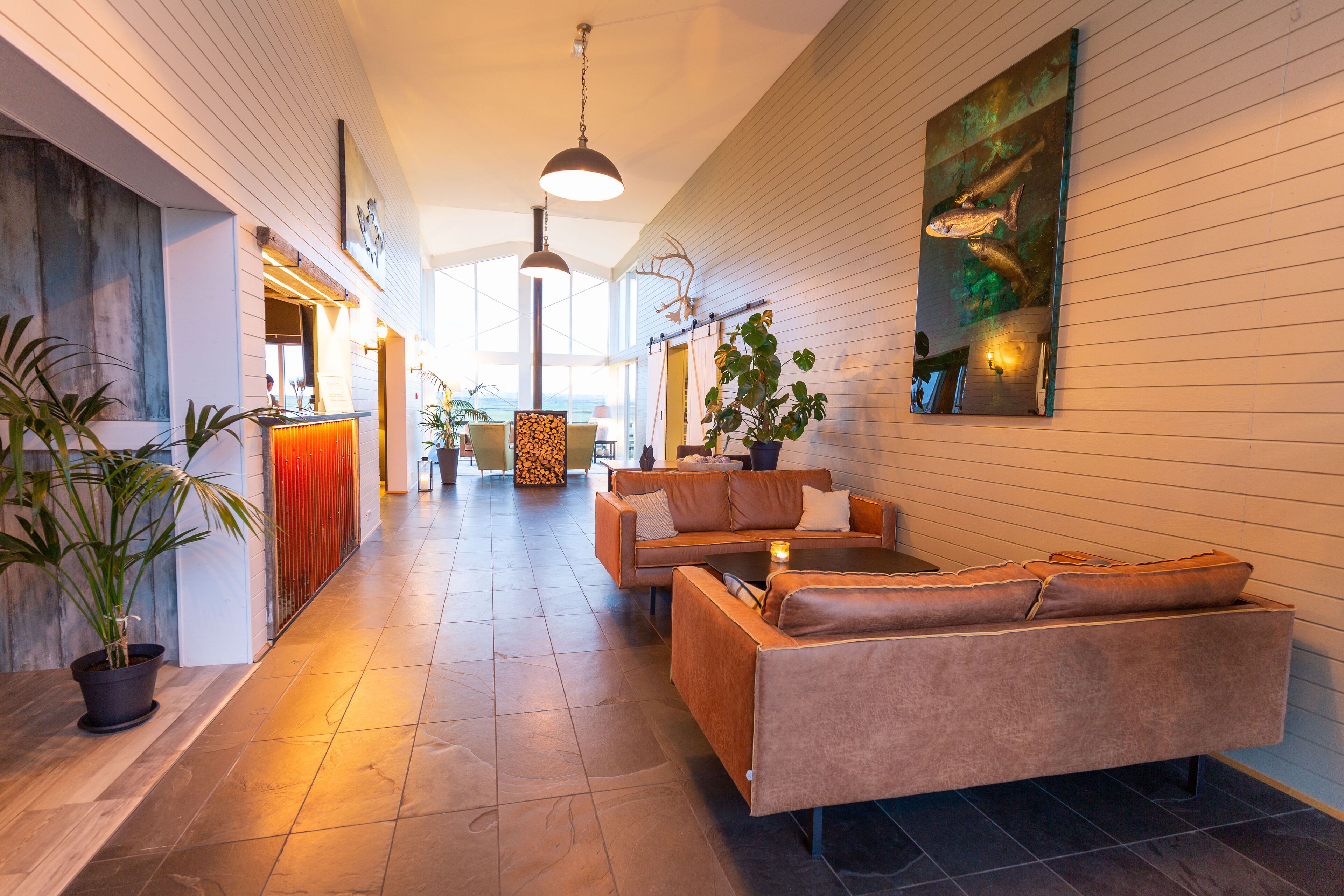 Lobby-lounge