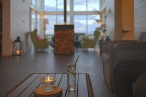 Lobby sitting area - Aurora Lodge Hotel (Rangárþing eystra)