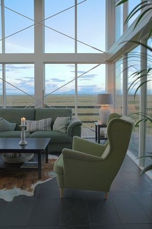 Lobby sitting area - Aurora Lodge Hotel (Rangárþing eystra)
