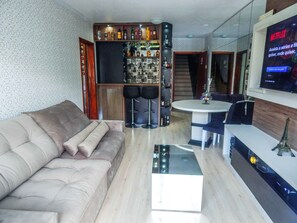 Comfort Apartment, 2 Bedrooms | Living room