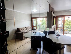 Comfort Apartment, 2 Bedrooms | Living room