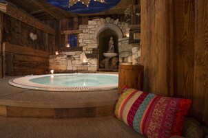 Bañera de hidromasaje cubierta