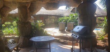 Romantic Room | In-room safe, desk, WiFi (free), individually furnished