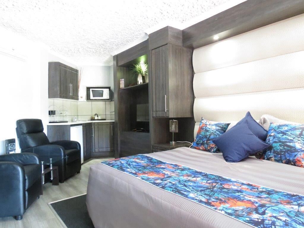 Habitación romántica | Cocineta privada | Refrigerador, microondas, cafetera y tetera y tetera eléctrica 