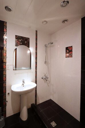 Bathroom - Amiryan street apartment (Yerevan)
