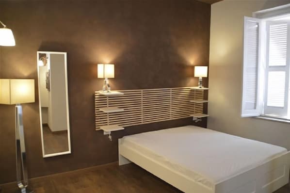 Habitación doble Deluxe | Caja de seguridad en la habitación, escritorio y insonorización 