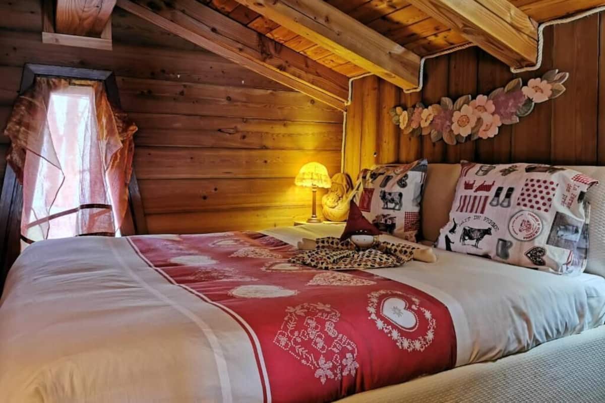 Chalet | 1 bedroom, individually decorated, individually furnished