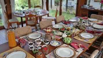 Desayuno completo incluido todos los días