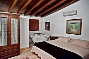 Minibar, in-room safe, desk, soundproofing