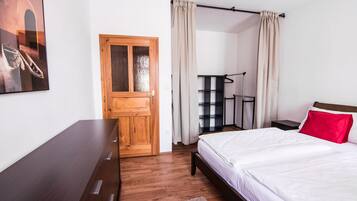 City-Suite, 2 Schlafzimmer, Balkon | 2 Schlafzimmer, Schreibtisch, schallisolierte Zimmer