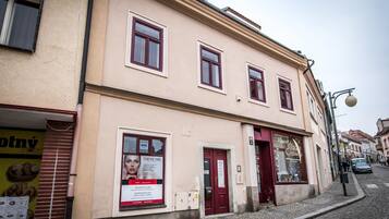 Fassade der Unterkunft – Abend/Nacht