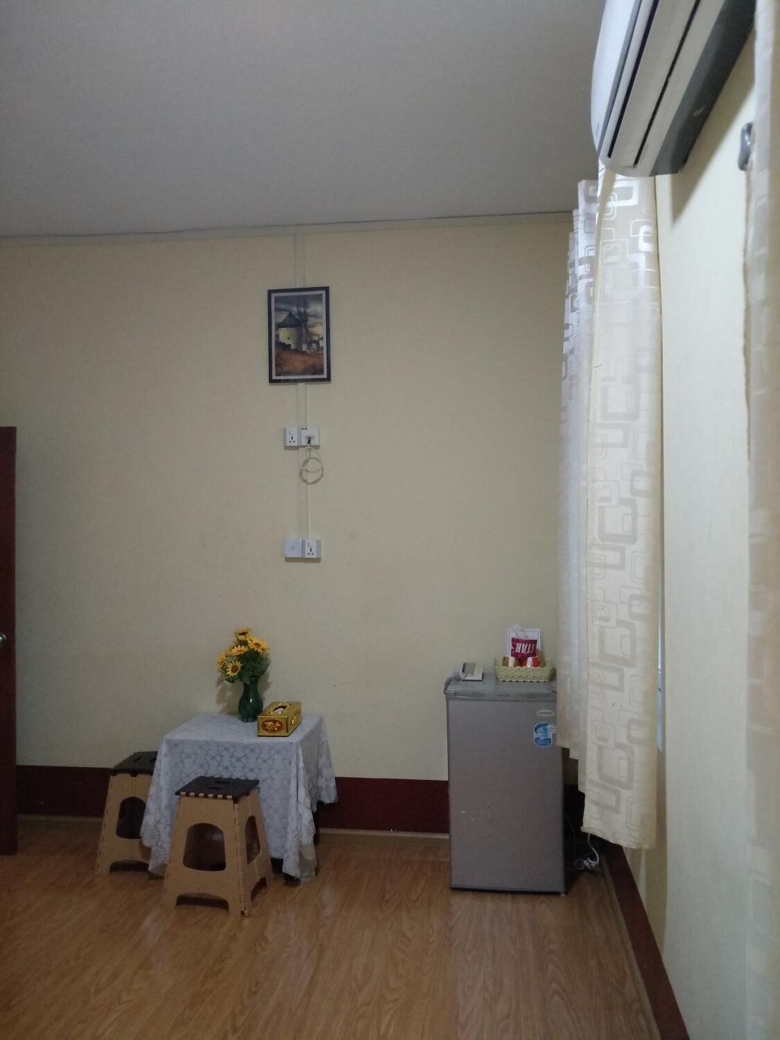 in-room safe, desk, soundproofing, free wifi