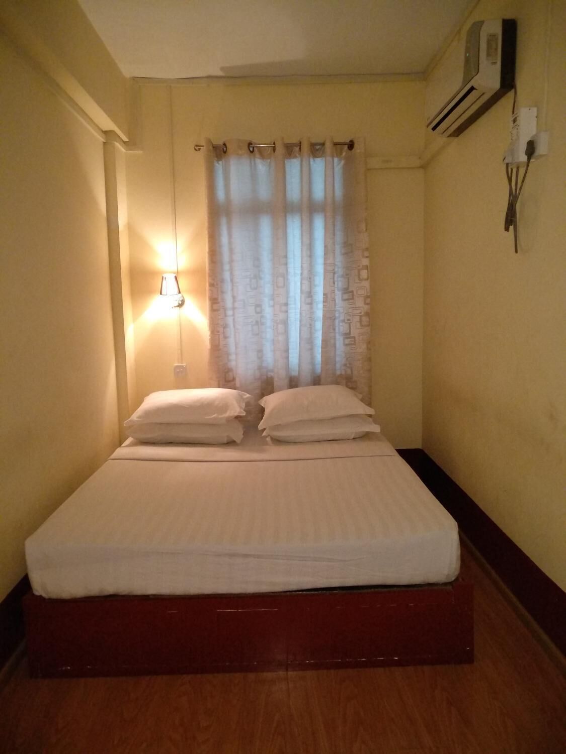 in-room safe, desk, soundproofing, free wifi