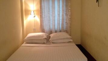 In-room safe, desk, soundproofing, free WiFi