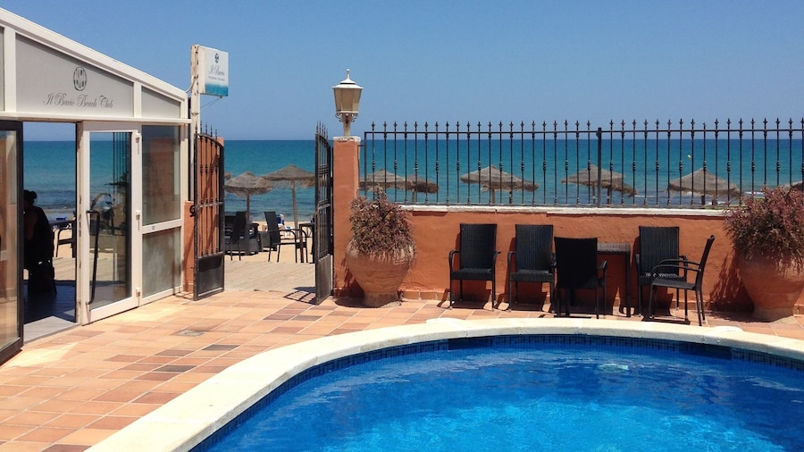 Lloyds Beach Club Aparthotel