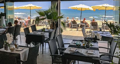 Lloyds Beach Club Aparthotel