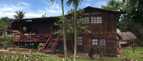 Fachada de la propiedad