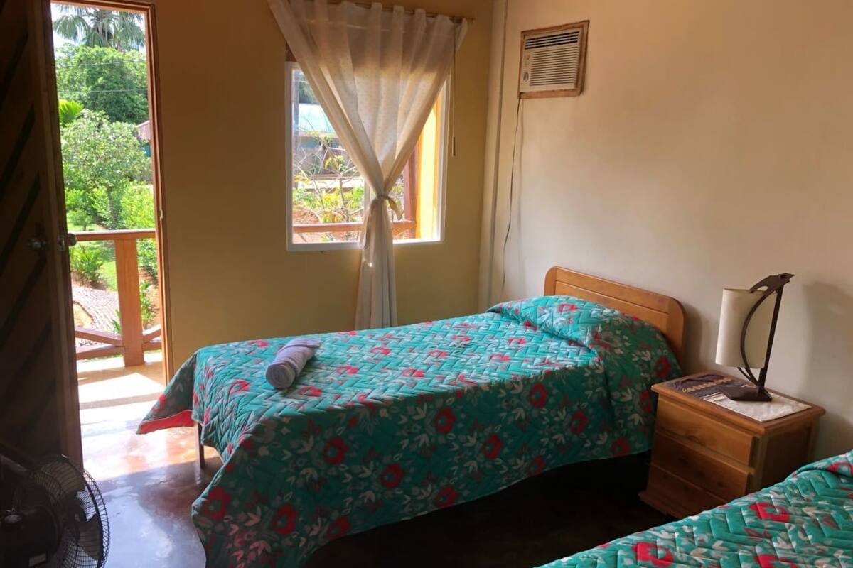 Basic Twin Room, 2 Twin Beds, Garden View | Bed sheets