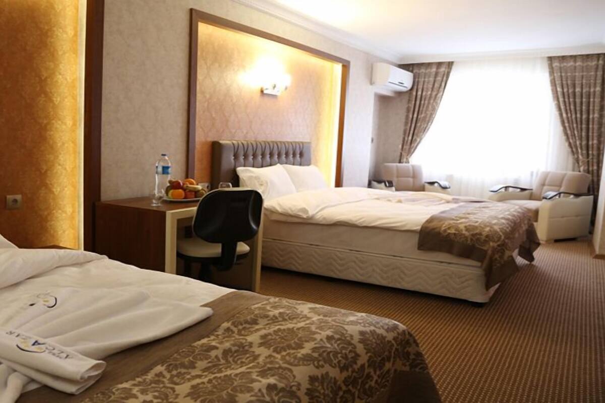 Minibar, in-room safe, desk, free WiFi