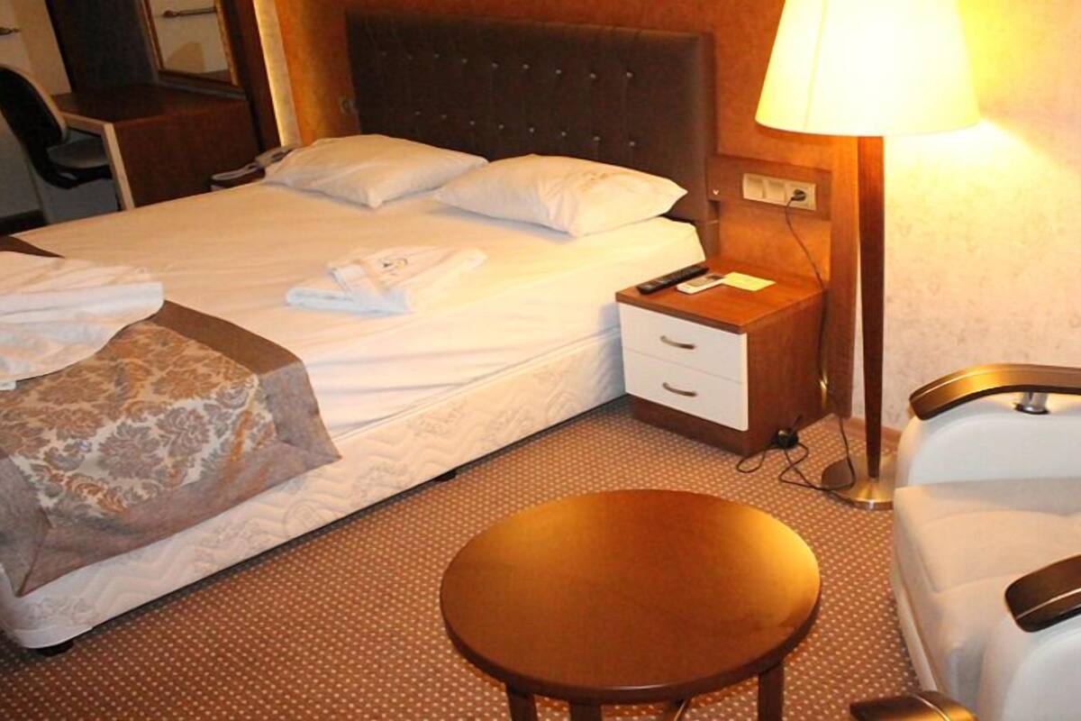 Minibar, in-room safe, desk, free WiFi