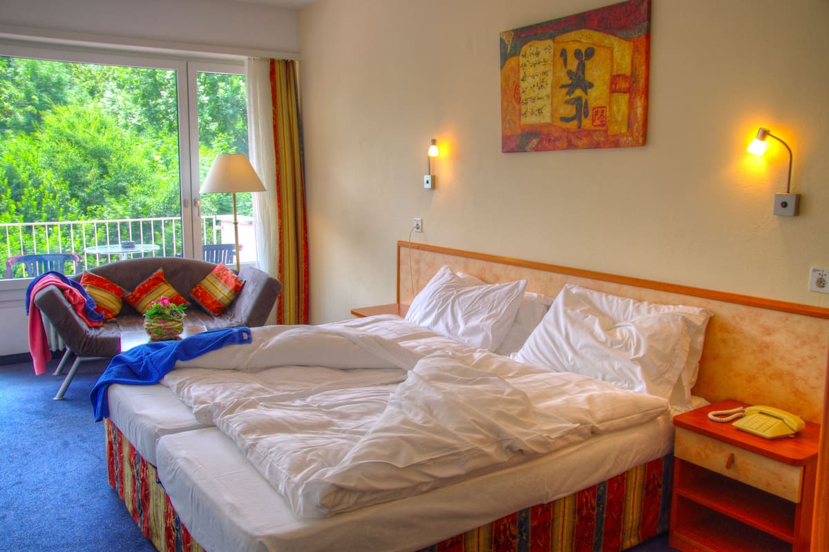 Standard Double or Twin Room | Minibar, in-room safe, desk, free WiFi